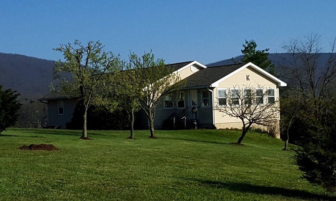 New Market House | Scenic Mountain Retreat with Pet-Friendly Amenities