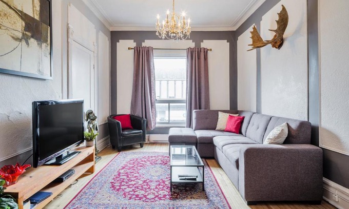 Plateau Mont Royal Apartment | Child-Friendly Retreat at MtlVacationRentals Plateau-Mont-Royal