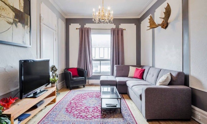 Plateau Mont Royal Apartment | MTLVR #02 | Guest Rated 10/10, Prime Location & Amenities