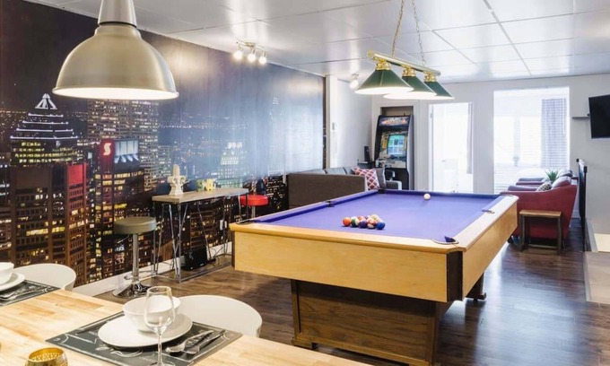 Plateau Mont Royal Apartment | MTLVR #09 | Enjoy Game Nights with Friends & Breakfast