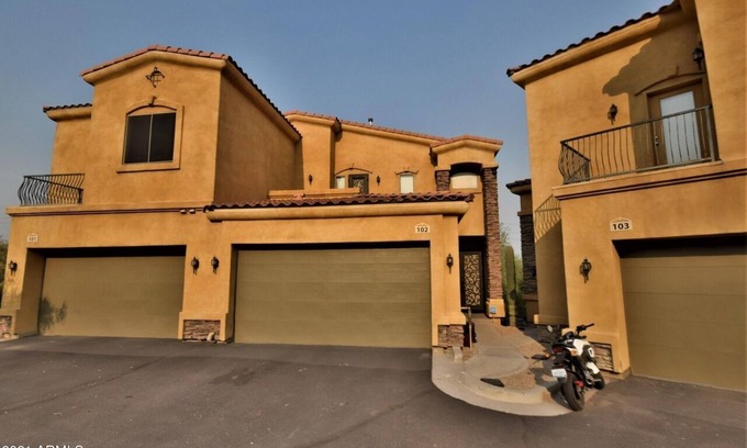 Paradise Valley Village House | Pet-Friendly Mtn City View: 3-Bedroom Oasis Near Desert Ridge