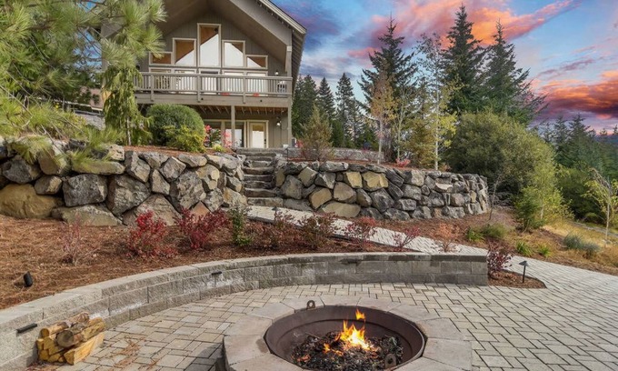 Ronald House | Scenic Poolside Retreat Near Suncadia & Lake Cle Elum