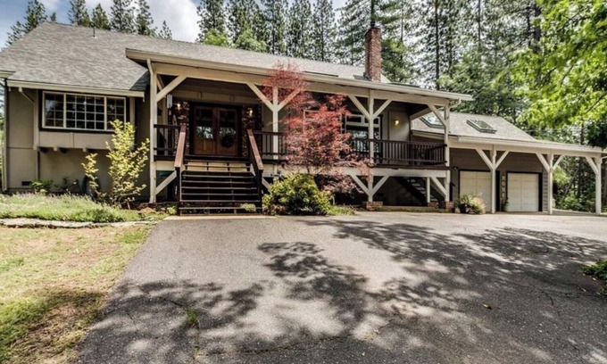 Glencoe House | Top-Rated Mountain House with Private Pool & Fun Activities