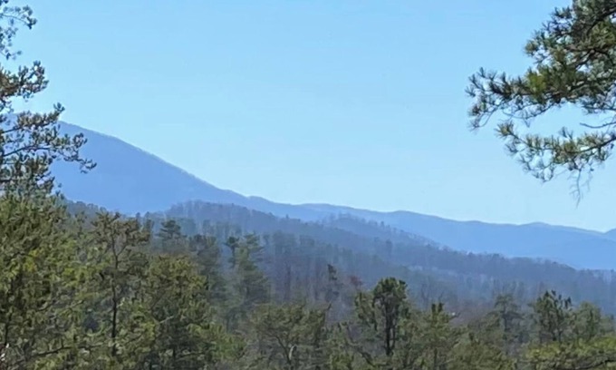 Gatlinburg - Pigeon Forge Cabin | Relaxing Retreat with Hot Tub & 10/10 Guest Rating