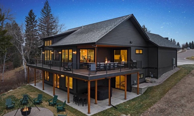 Columbia Falls Apartment | Experience Whitefish & Glacier Views with Hot Tub & Fire Pit
