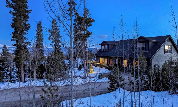 Winter Park Highlands House | Granby Vacation Retreat with Hot Tub & Mountain Views