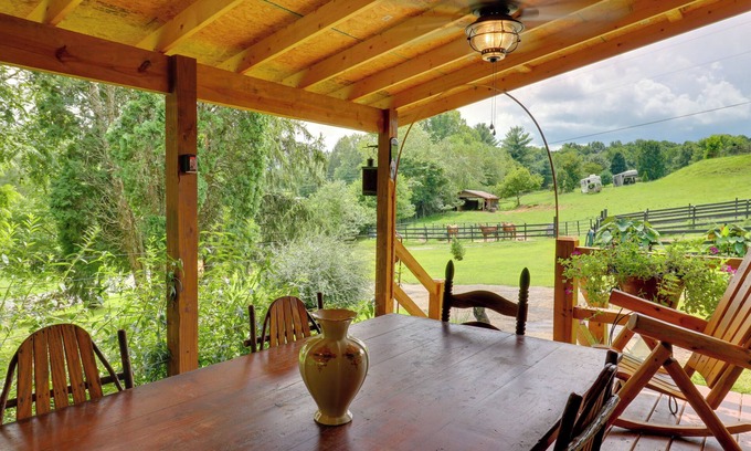 Warne Cabin | Inviting Mtn-View Warne Cabin with Hot Tub & Wine Cabinet