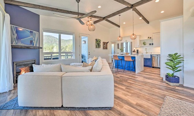Pine House | Mountain View Retreat with Spa & Hot Tub Amenities