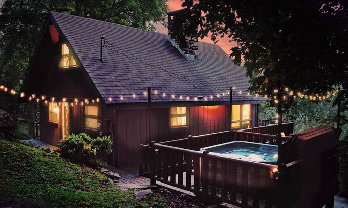 Seven Devils Ski Chalet | Perfect Family Getaway with Mountain Views and Hot Tub