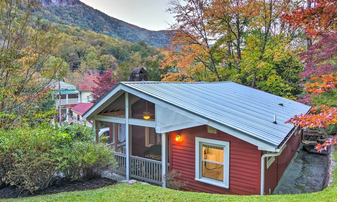 Chimney Rock Cottage | Idyllic Chimney Rock Retreat with Fire Pit & Spa Amenities