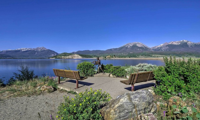 Dillon Condo | Unforgettable Lake Dillon Retreat with Hot Tub Access