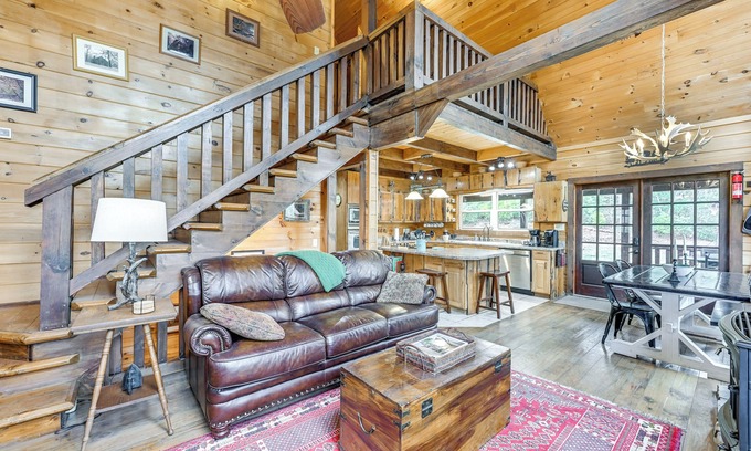 Franklin Cabin | Inviting Smoky Mountain Cabin with Decks and Scenic Views