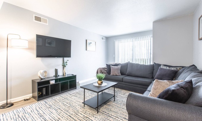 Riverside Apartment | Stylish MTR Private Apartment Near Downtown with Great Amenities
