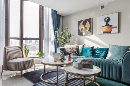 Huaihai Road Commercial Area Apartment | Convenient Shanghai Hills & XING 5732 Homestay Near Metro
