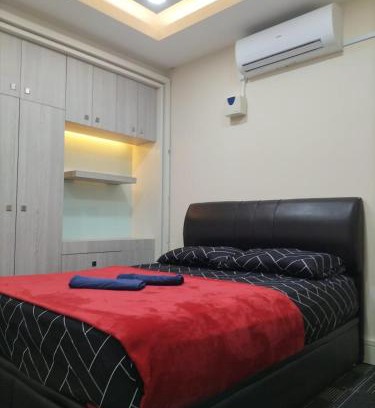 Mersing House | Cozy Muallim Home: Oceanfront Retreat for Families