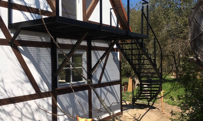 Kustrin-Kietz House | Experience the Old Apple Orchard Mud Building Retreat