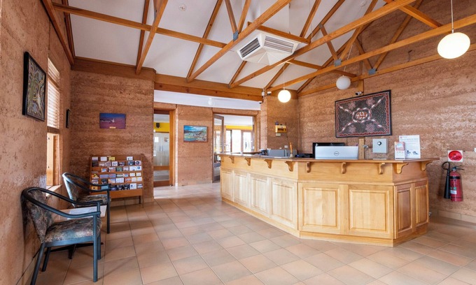 Coober Pedy Hotel | Relax at Mud Hut Motel - Rated 9.4 with Family Amenities