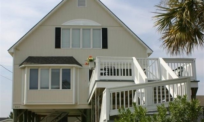 Garden City House | Family-Friendly Beach House: Oceanfront Retreat for All!