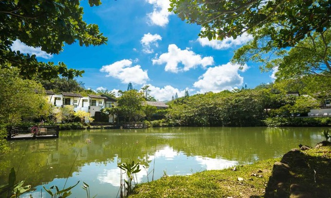 Mudan Hotel | Relax at Mudanwan Villa: 4-Star Retreat with Pool & Breakfast