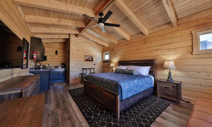 Hanksville House | Pet-Friendly Cabins in Hanksville, Utah - Rated 9.4/10