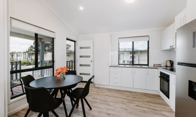 Central Mudgee Other | Explore Comfort at Mudgee Valley Park with Pool & Breakfast