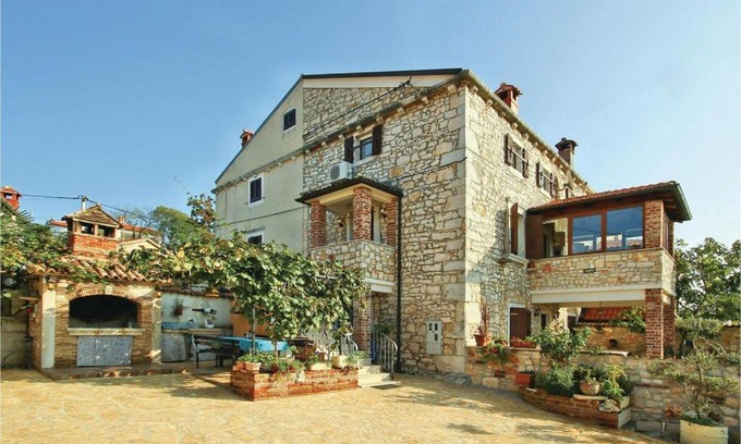 Mugeba Apartment | Top-Rated Mugeba 3 Bedroom Getaway with Family Amenities
