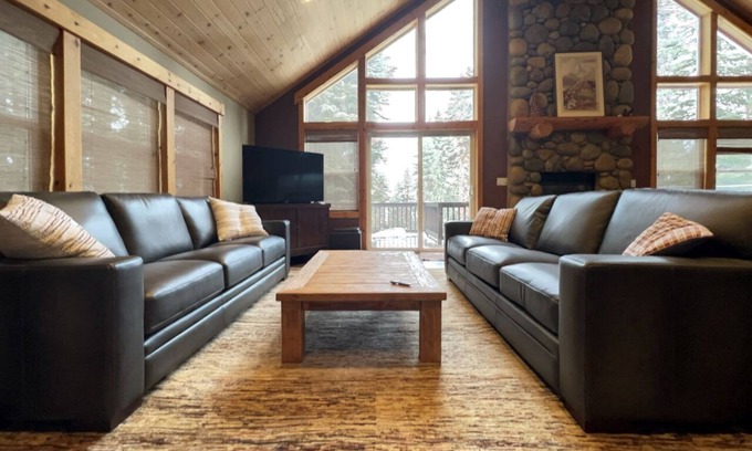 Truckee House | Unforgettable Muhlebach Family Retreat - Mountain Escape Awaits