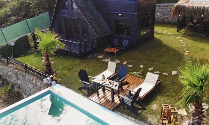 Ilmiye Cabin | Scenic Lake Views Just 6 Mins from the Beach!