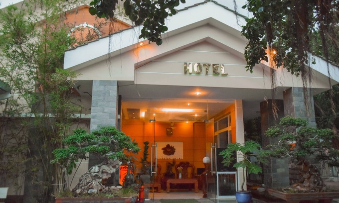 Tuy Phong Hotel | Discover Mui Tau Hotel: Family-Friendly Stay with Kitchen