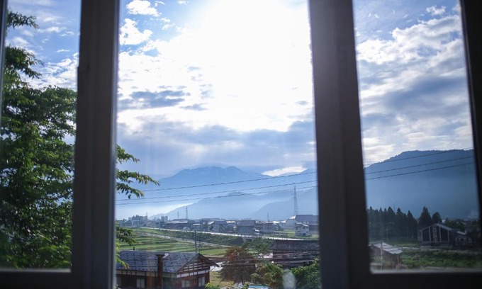 Minamiuonuma House | Discover Muikamachi Hutte: Family-Friendly with Hot Tub