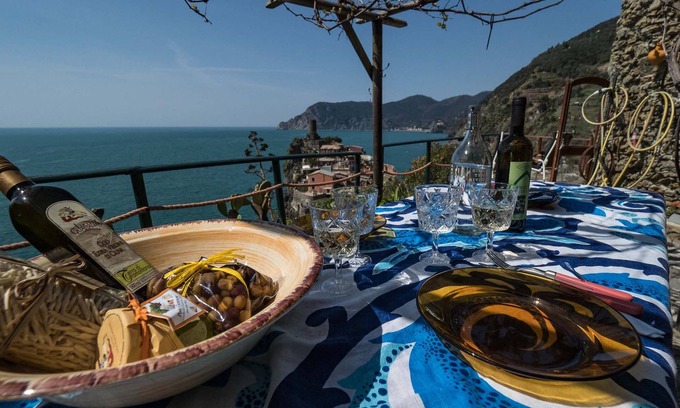 Vernazza Apartment | Explore Muin a Ventu Historical Tower with Pool & Dining