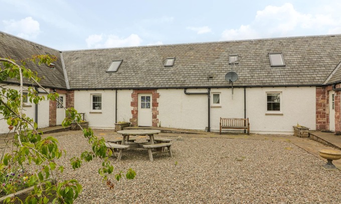 Murthly Cottage | Pet-Friendly Muir Iosal with Garden in Blairgowrie - 10/10 Rated