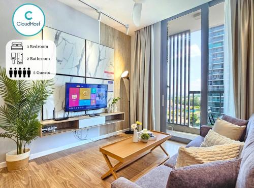 Puchong Apartment | Stylish Muji Home with Balcony & Pool View in Cyberjaya