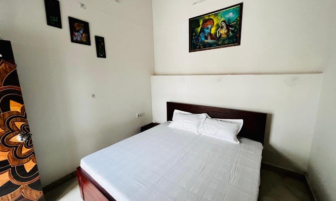 Barsana House | Welcoming Mukhiya Ji Kripa Nikunj: Family-Friendly Stay