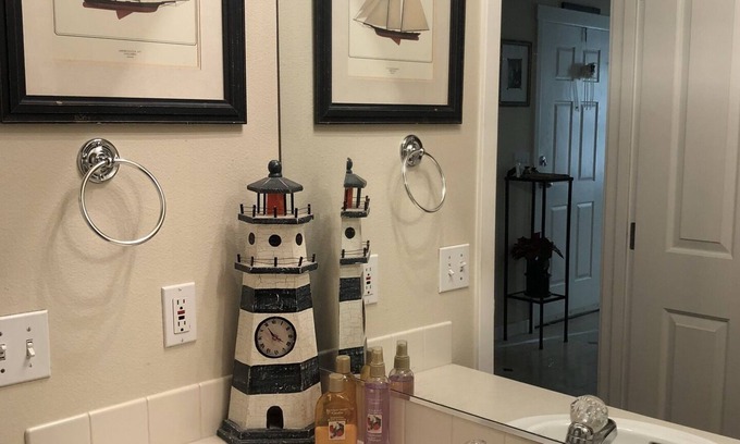 Mukilteo House | Budget-Friendly Mukilteo Home with Kitchen Amenities