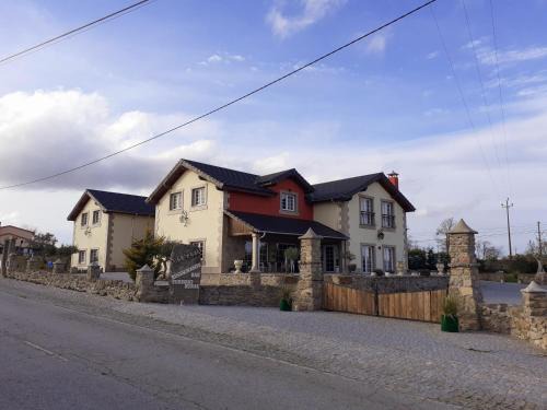 Almeida House | Mulagueta: 9.2 Rated Oceanfront Rural Retreat Awaits