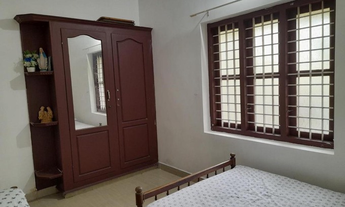 Alwaye House | Family-Friendly Stay at Mulavarikkal House