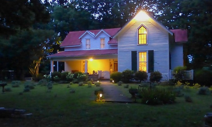 Mulberry Bed & Breakfast | Charming Mulberry Lavender Farm B&B with Family Amenities