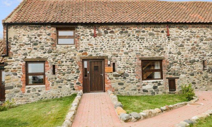 Tunstall Cottage | Discover Mulberry Manor: Pet-Friendly Cottage Retreat