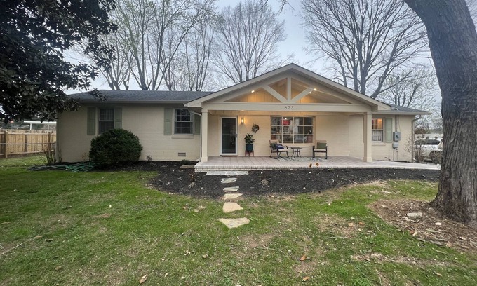 Columbia Cottage | Experience Muletown's Cozy Classic with Hot Tub & Game Area