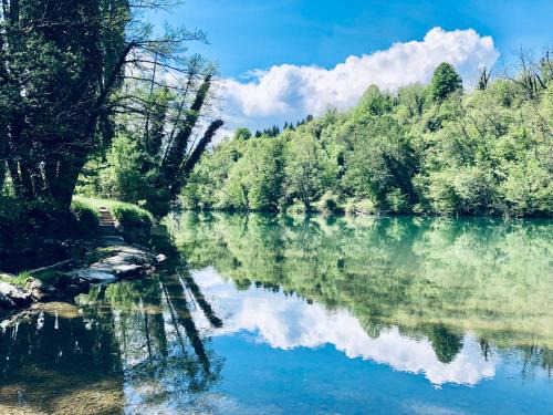 Bosiljevo Cabin | Mulina River Lodge: Family-Friendly Retreat with Ocean Views