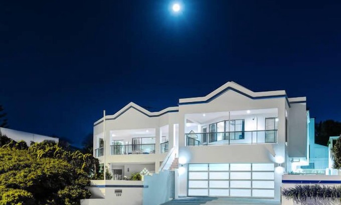 Mullaloo House | Oceanfront Mullaloo Beach L'Oceanne with Private Pool & Spa