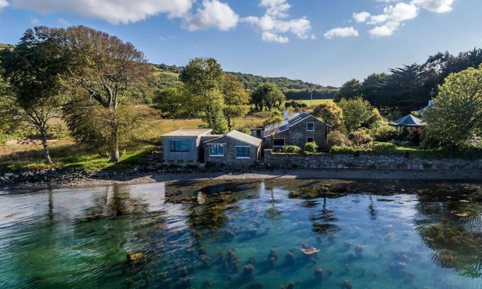 Dunbeacon Cottage | Experience Mulroe Cove Studio: Oceanfront Bliss & 9.8/10 Rating