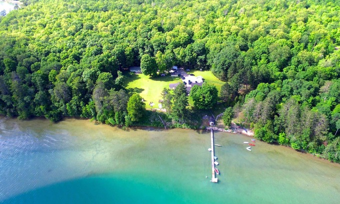 Cohasset House | Impressive 32 Acre Group Retreat on Beautiful Sugar Lake