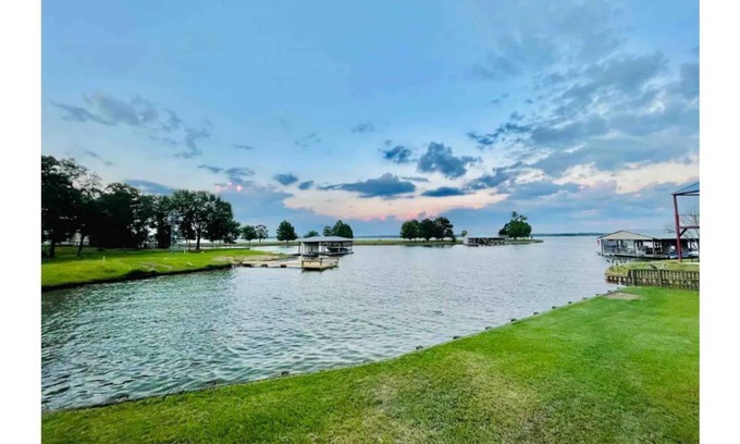 Franklin House | Lakefront Retreat: Kayaks, Fire Pit & Hot Tub Await You