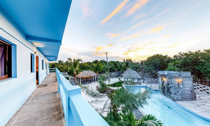 Caye Caulker House | Exclusive Multi-Suite Retreat with Private Pool & Rooftop