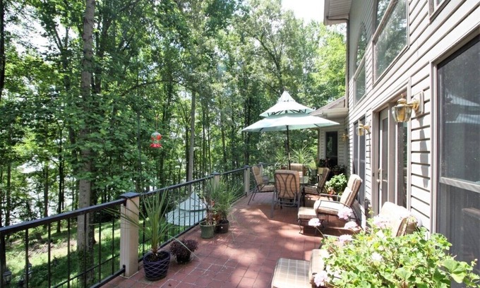 Cadiz House | Perfect for Families: Sleeps 16 with Heated Pool & Spa