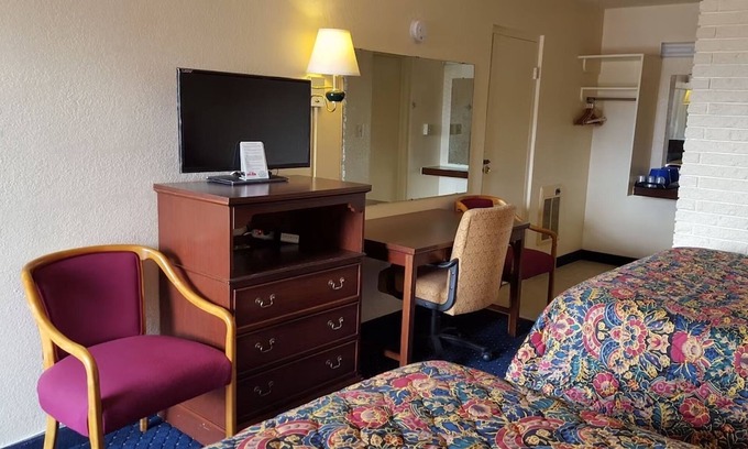 Grissom - Highland Hotel | Convenient Stay at Red Carpet Inn with Complimentary Parking
