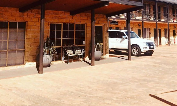 Mulwala Hotel | Eco-Friendly Mulwala Paradise Palms Motel with Pool Access