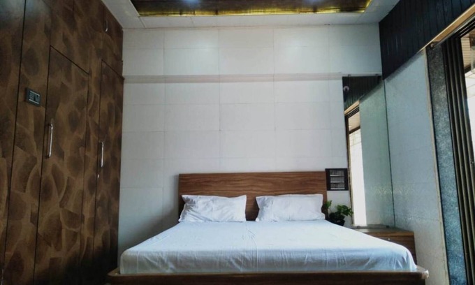 Aarey Colony Apartment | Serene Mumbai Retreat: Greenery Near Airport & Kitchen Access